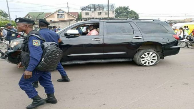 Le ministre des Droits humains condamne la brutalité policière contre Fayulu lors de sa dernière marche à Kinshasa