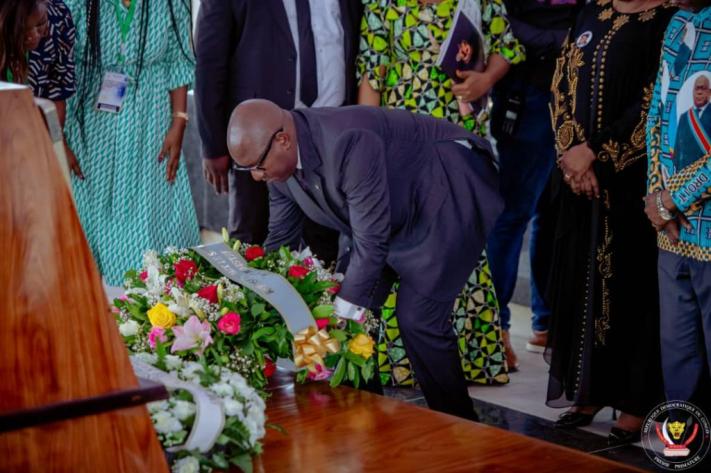 6ème anniversaire du décès d'Étienne Tshisekedi wa Mulumba : Le Premier ministre a déposé une gerbe de fleurs au nom du président de la République